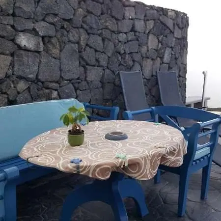 Sleeps 3 Pool Wifi Apartment *